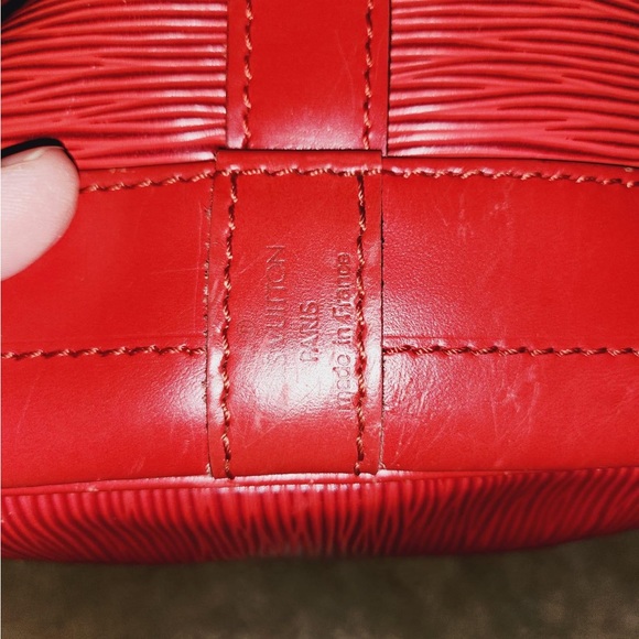 Pre loved authentic Louis Vuitton Epi red bucket style bag - Picture 6 of 10